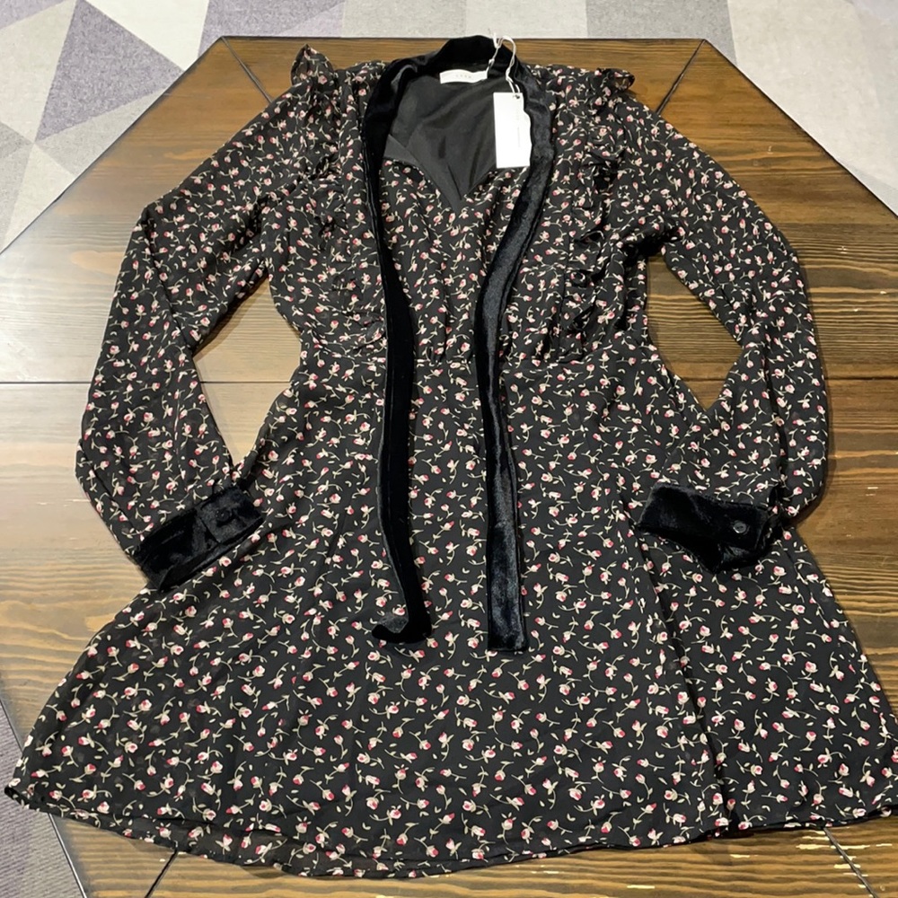 Lush black dress with floral print / velvet detail